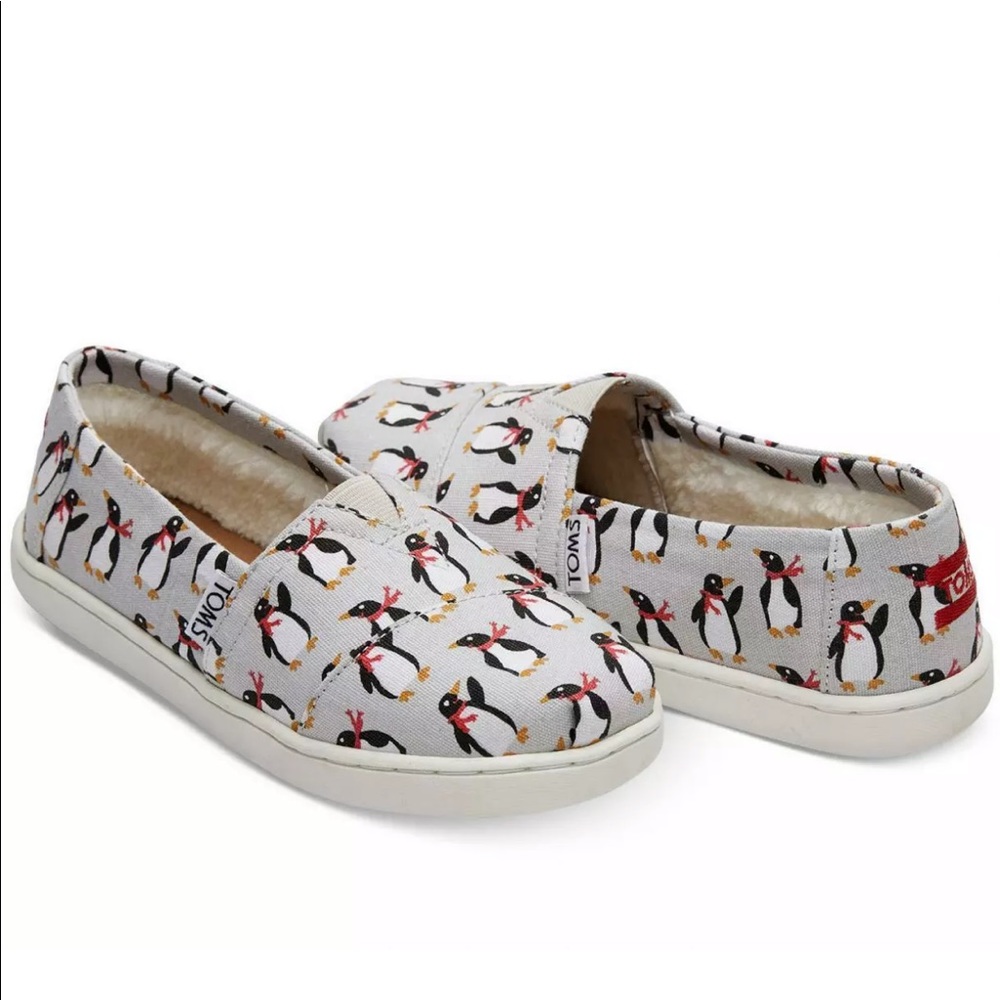 BNWT TOMS YTH CLASSIC FROST HOLIDAY PENGUIN SZ 5.5